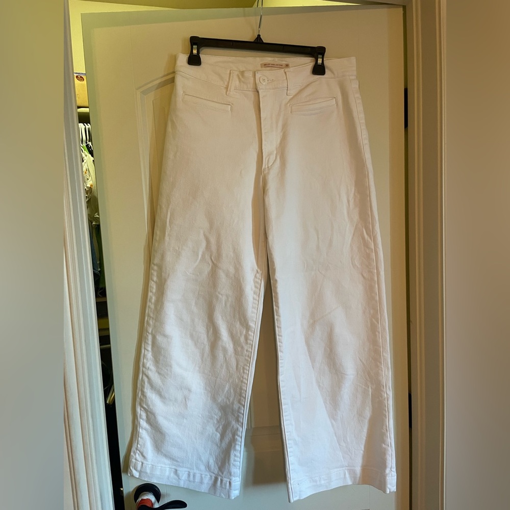 Levi’s White Ribcage Wide Leg Crop size 30
